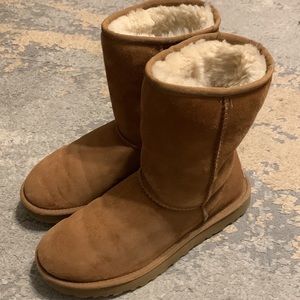 Uggs classic short boots size 8